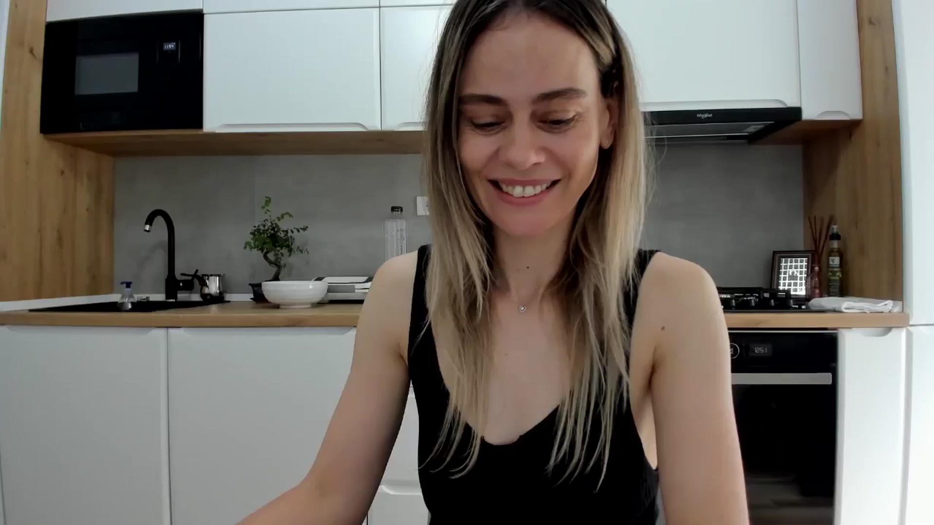 Gallery image thumbnail from DebbyPaige's myfreecams stream on, 05/06/2025, 11:13 image 12 of 20