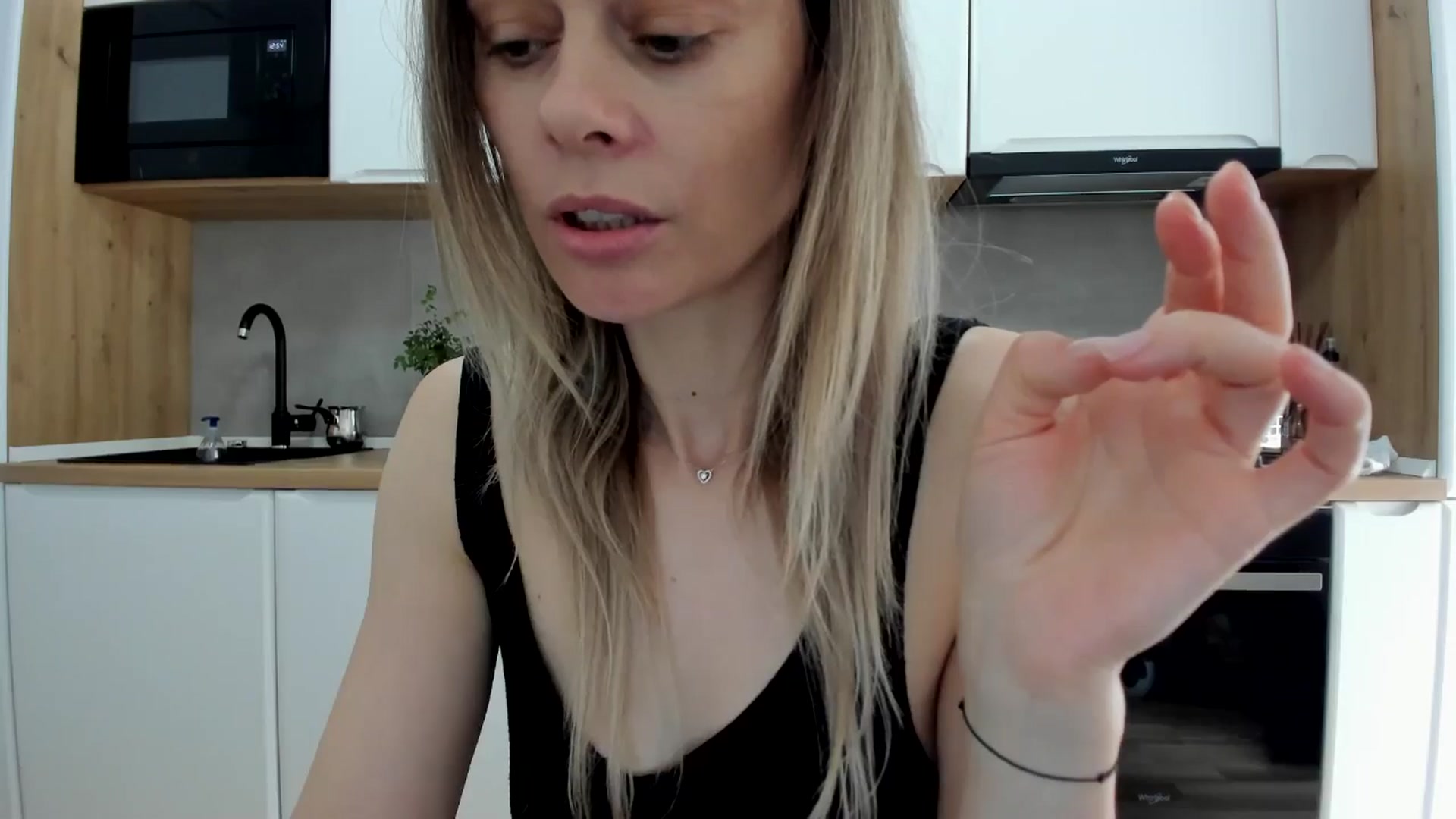 Gallery image thumbnail from DebbyPaige's myfreecams stream on, 05/06/2025, 11:13 image 19 of 20