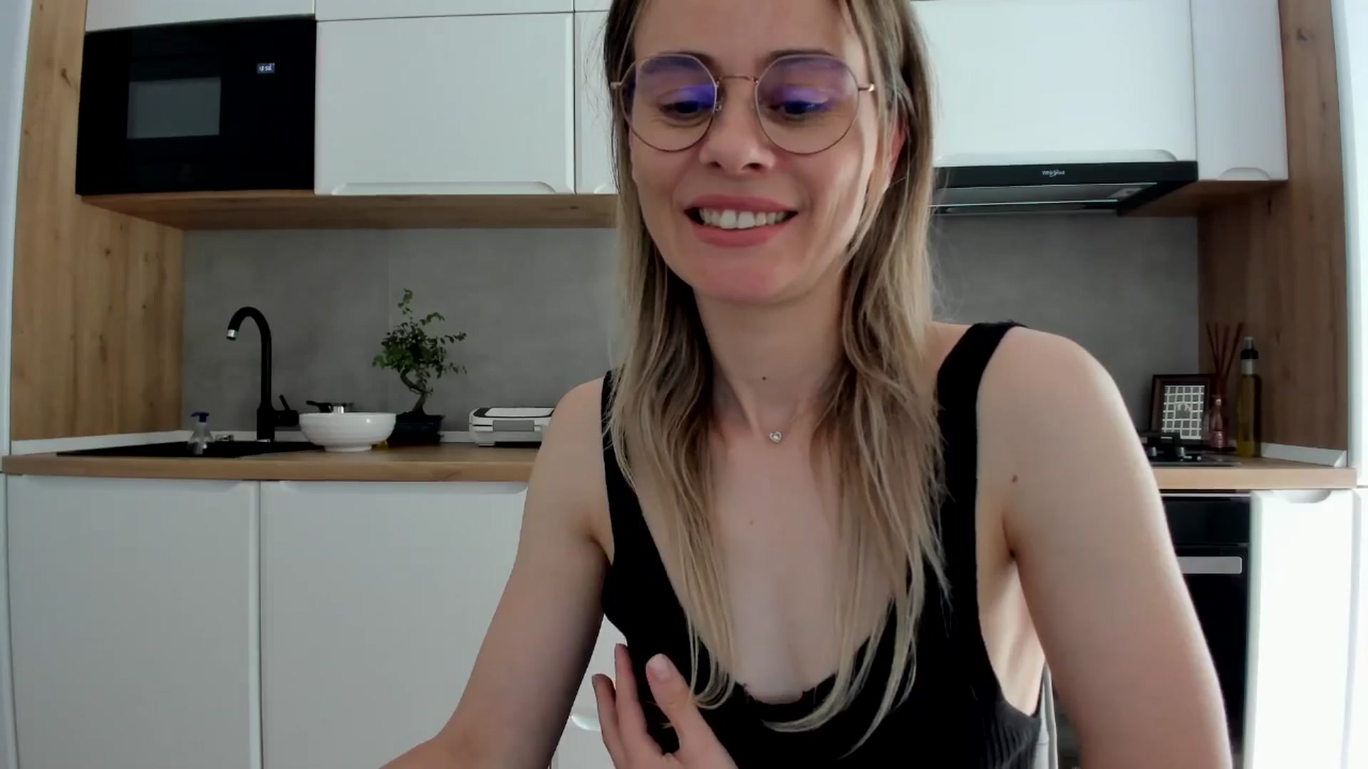 Gallery image thumbnail from DebbyPaige's myfreecams stream on, 05/06/2025, 12:40 image 6 of 20