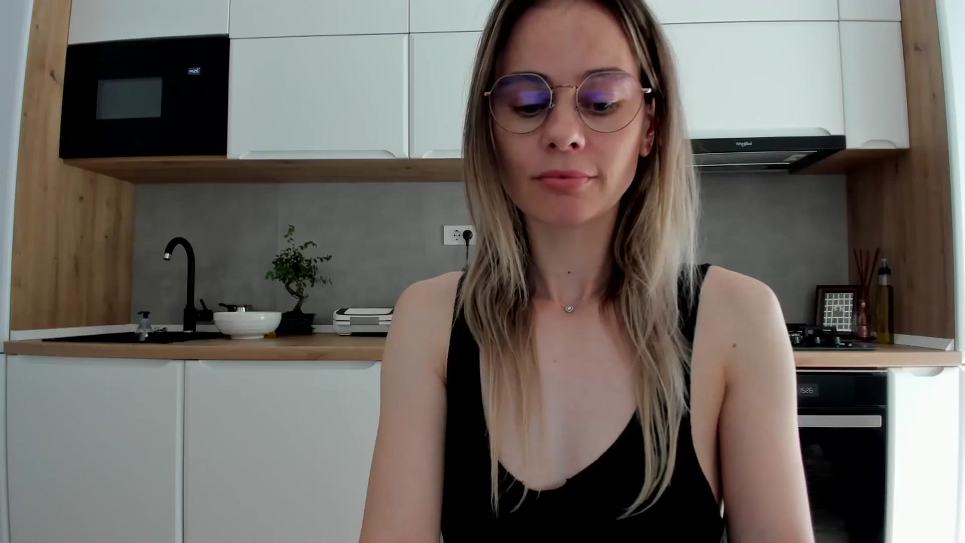 Gallery image thumbnail from DebbyPaige's myfreecams stream on, 05/06/2025, 12:40 image 17 of 20