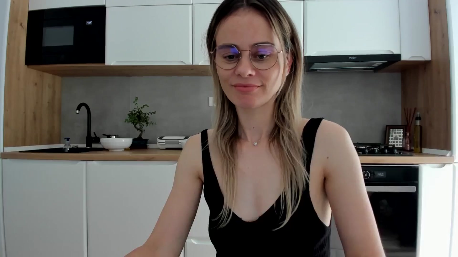 Gallery image thumbnail from DebbyPaige's myfreecams stream on, 05/06/2025, 12:40 image 8 of 20
