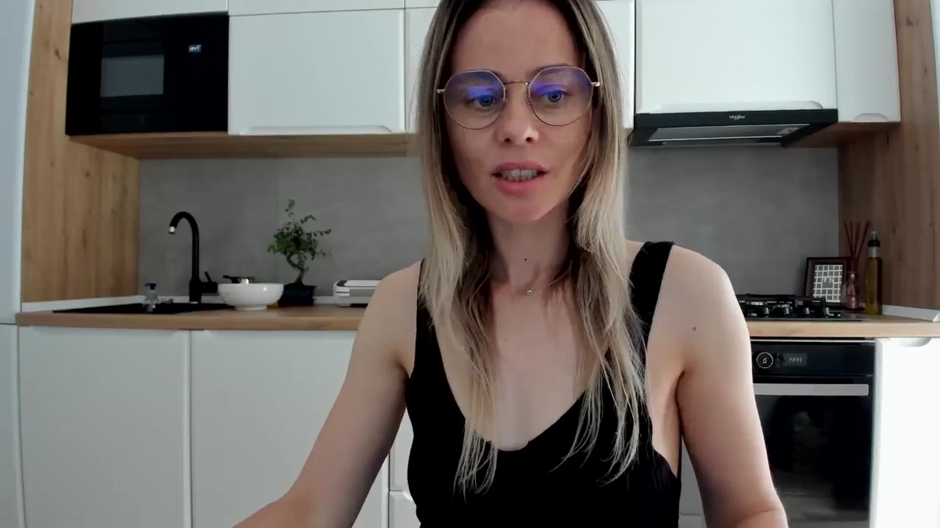 Gallery image thumbnail from DebbyPaige's myfreecams stream on, 05/06/2025, 12:40 image 3 of 20