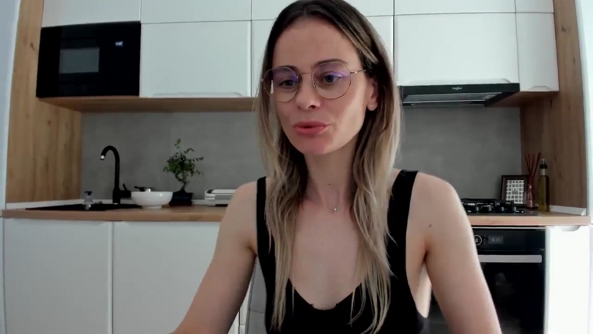 Gallery image thumbnail from DebbyPaige's myfreecams stream on, 05/06/2025, 12:40 image 14 of 20