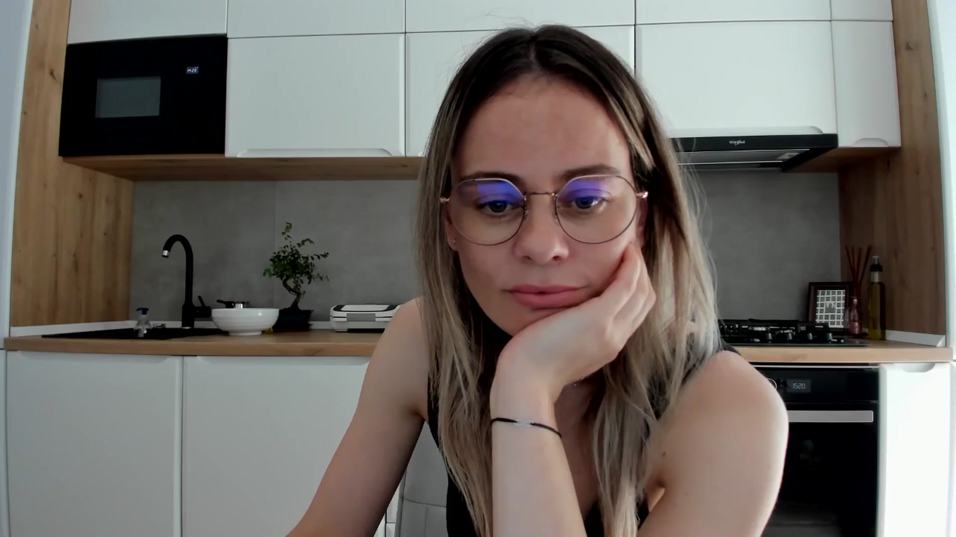 Gallery image thumbnail from DebbyPaige's myfreecams stream on, 05/06/2025, 12:40 image 15 of 20