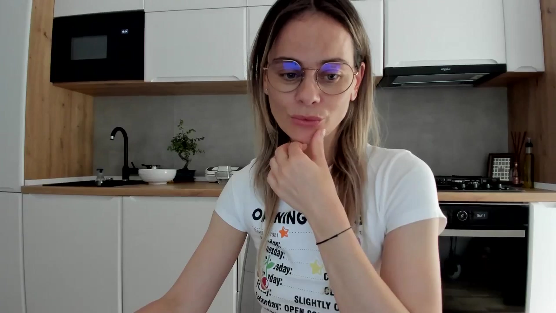Gallery image thumbnail from DebbyPaige's myfreecams stream on, 05/06/2025, 13:57 image 9 of 20