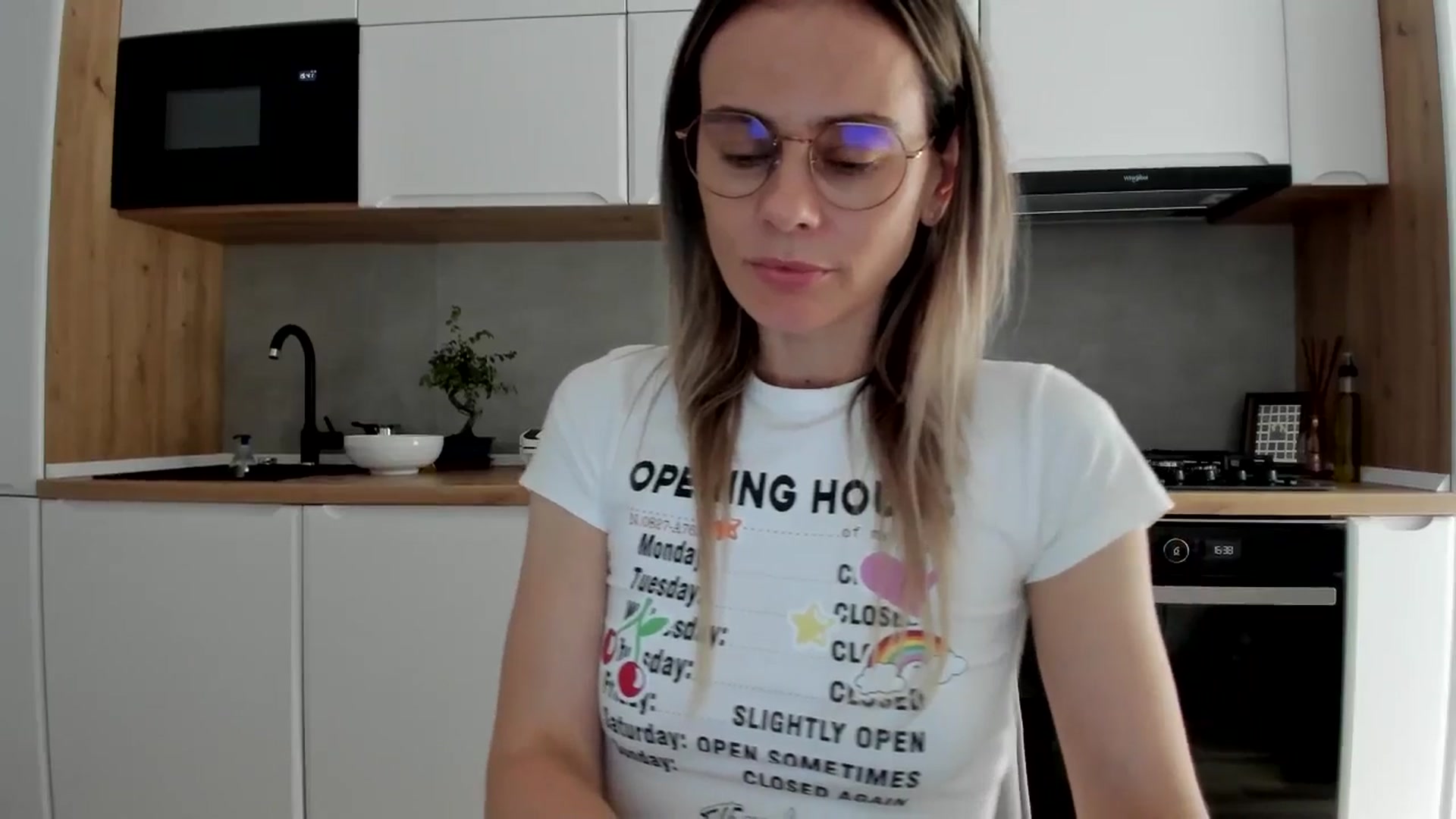 Gallery image thumbnail from DebbyPaige's myfreecams stream on, 05/06/2025, 13:57 image 15 of 20