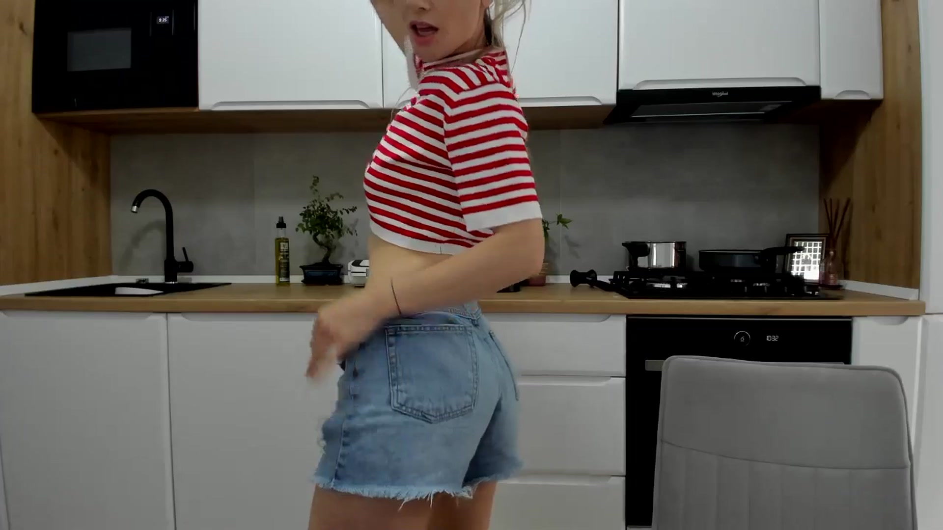 Gallery image thumbnail from DebbyPaige's myfreecams stream on, 05/10/2025, 08:35 image 9 of 20