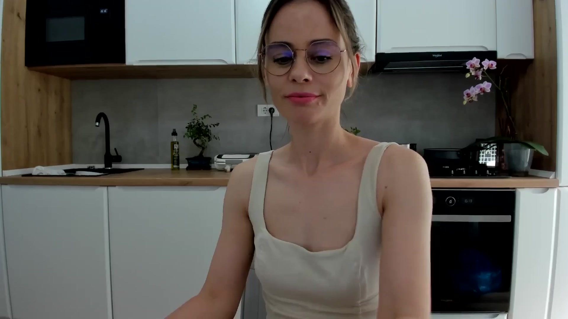 Gallery image thumbnail from DebbyPaige's myfreecams stream on, 05/10/2025, 13:47 image 13 of 20