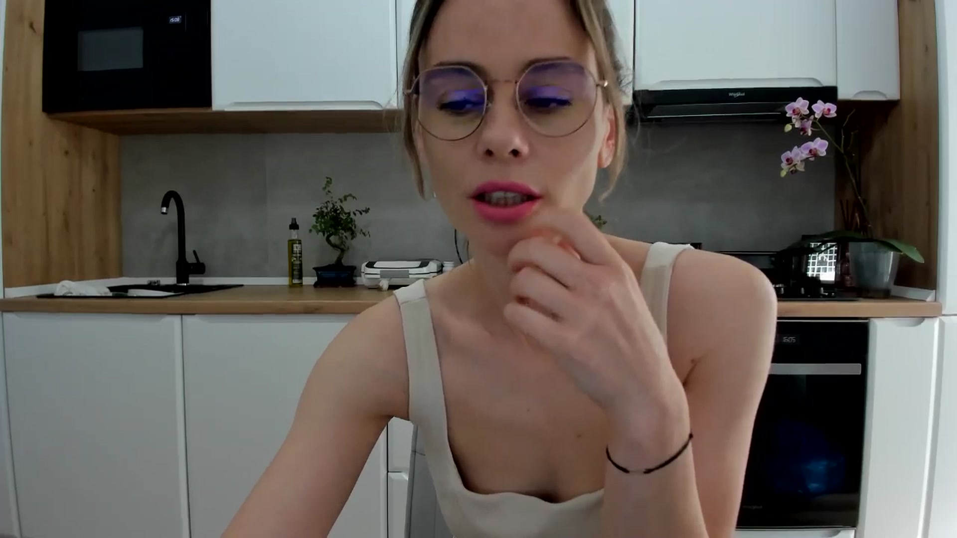 Gallery image thumbnail from DebbyPaige's myfreecams stream on, 05/10/2025, 13:47 image 11 of 20