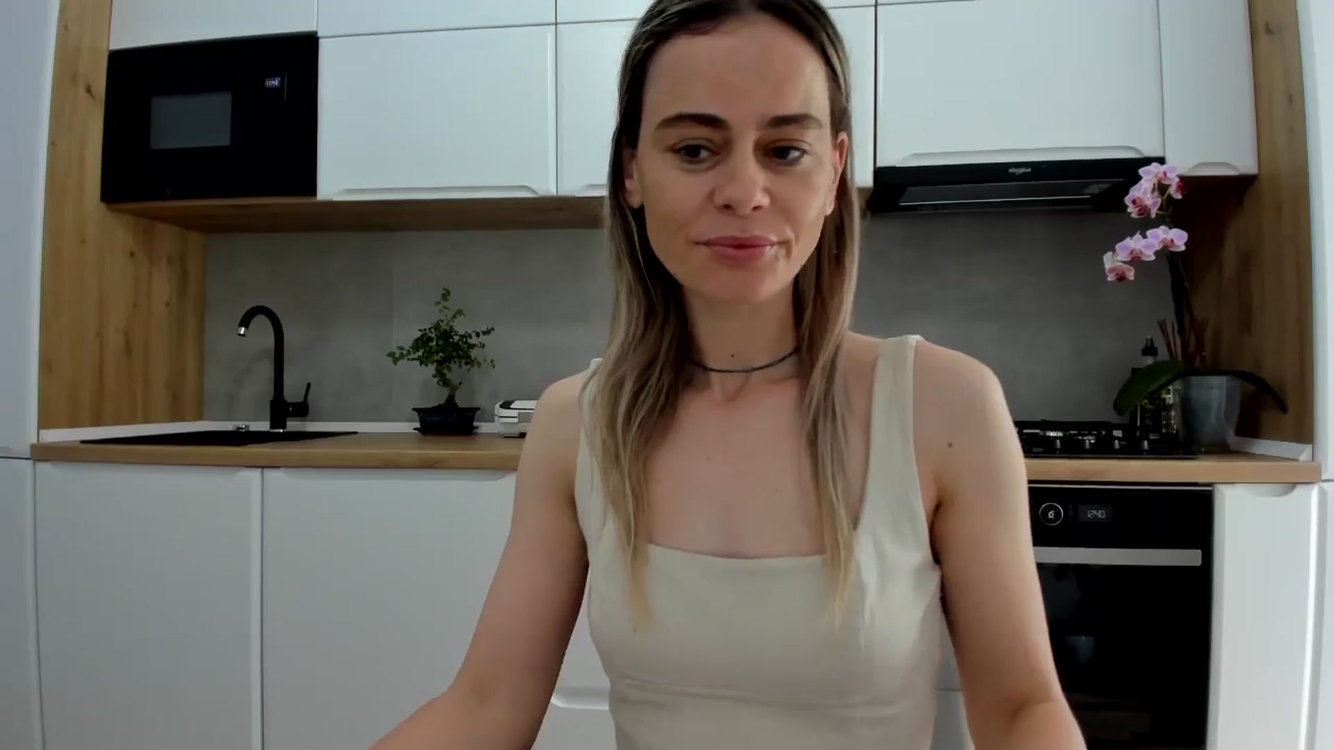 Gallery image thumbnail from DebbyPaige's myfreecams stream on, 05/13/2025, 10:07 image 6 of 20