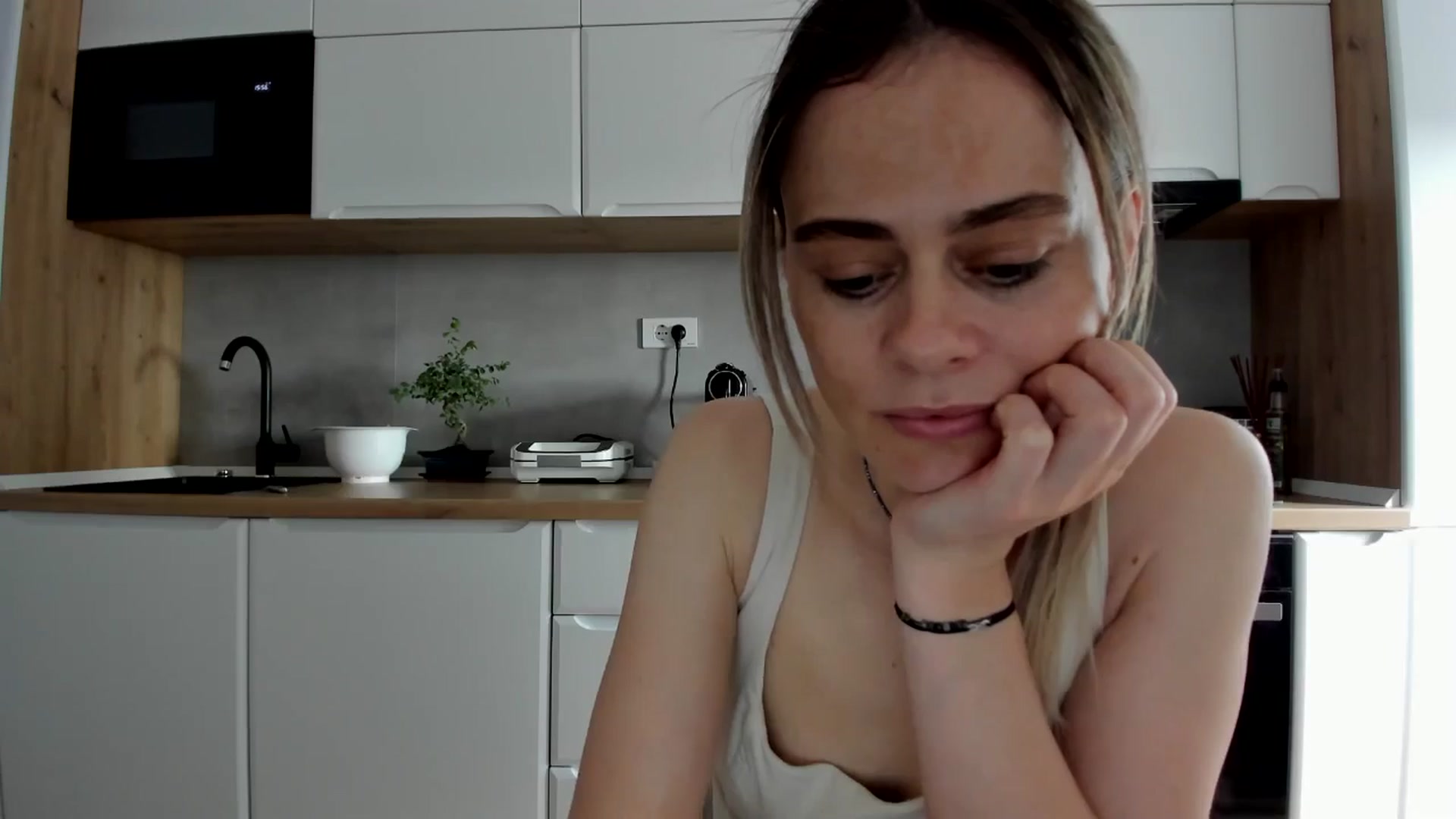 Gallery image thumbnail from DebbyPaige's myfreecams stream on, 05/13/2025, 14:34 image 9 of 20