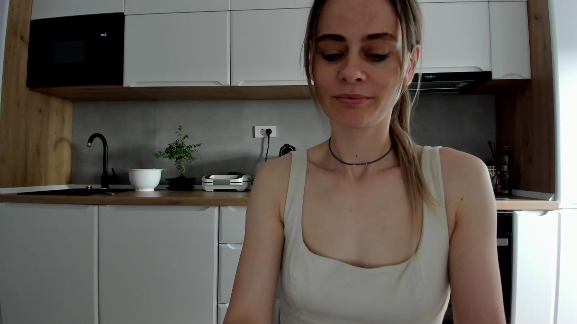 Gallery image thumbnail from DebbyPaige's myfreecams stream on, 05/13/2025, 14:34 image 8 of 20