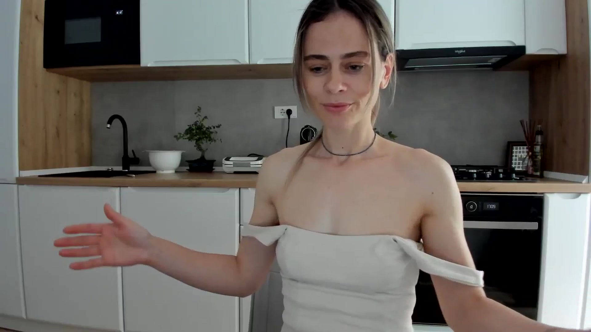 Gallery image thumbnail from DebbyPaige's myfreecams stream on, 05/13/2025, 14:34 image 14 of 20