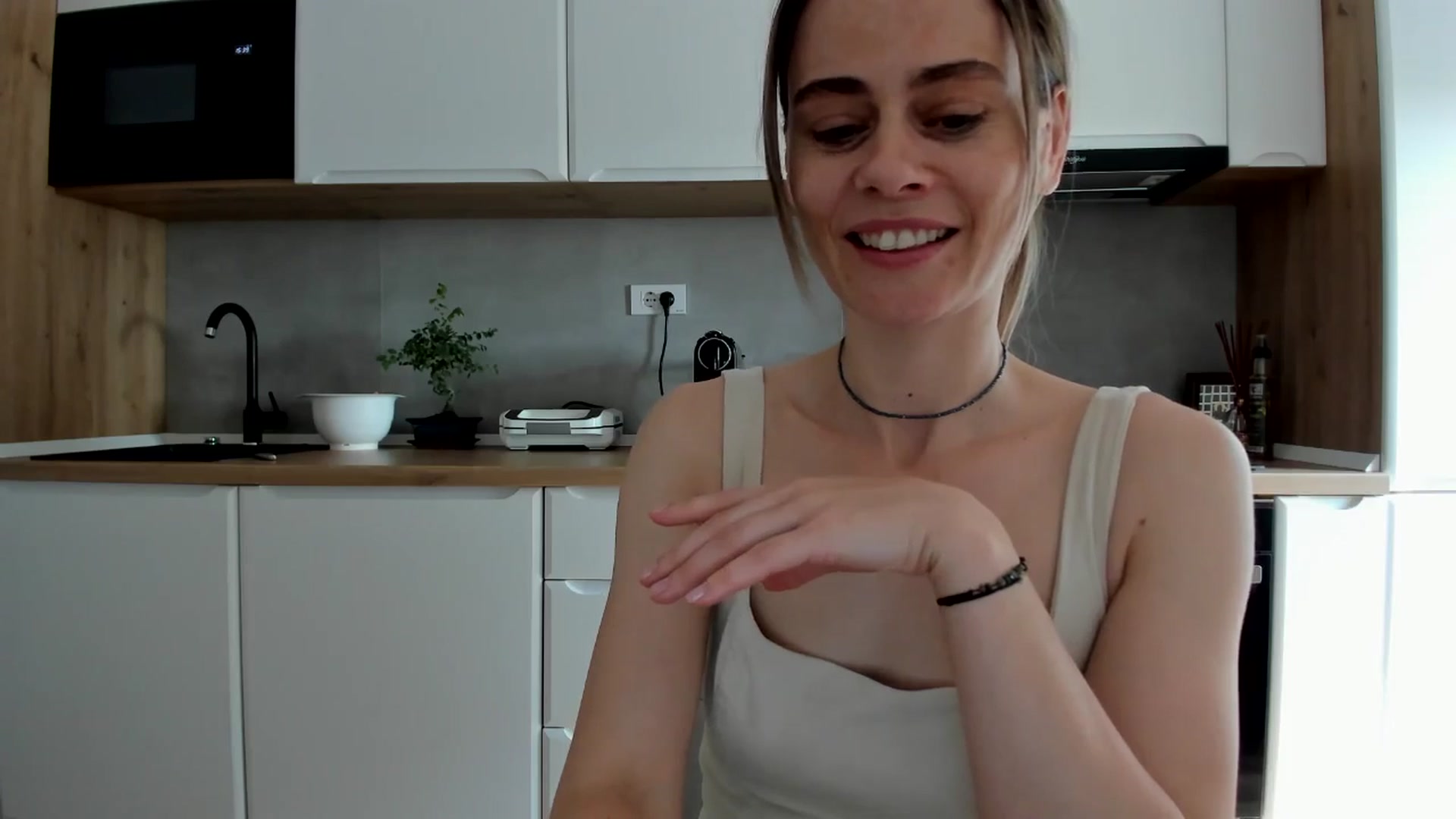 Gallery image thumbnail from DebbyPaige's myfreecams stream on, 05/13/2025, 14:34 image 4 of 20