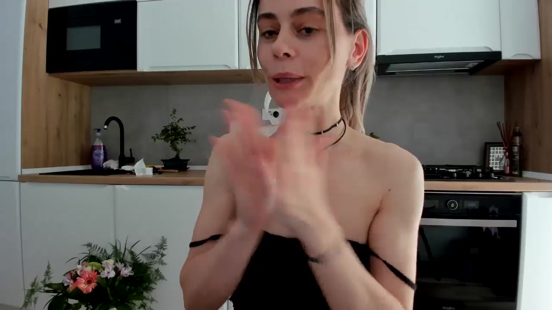 Gallery image thumbnail from DebbyPaige's myfreecams stream on, 05/14/2025, 13:14 image 15 of 20