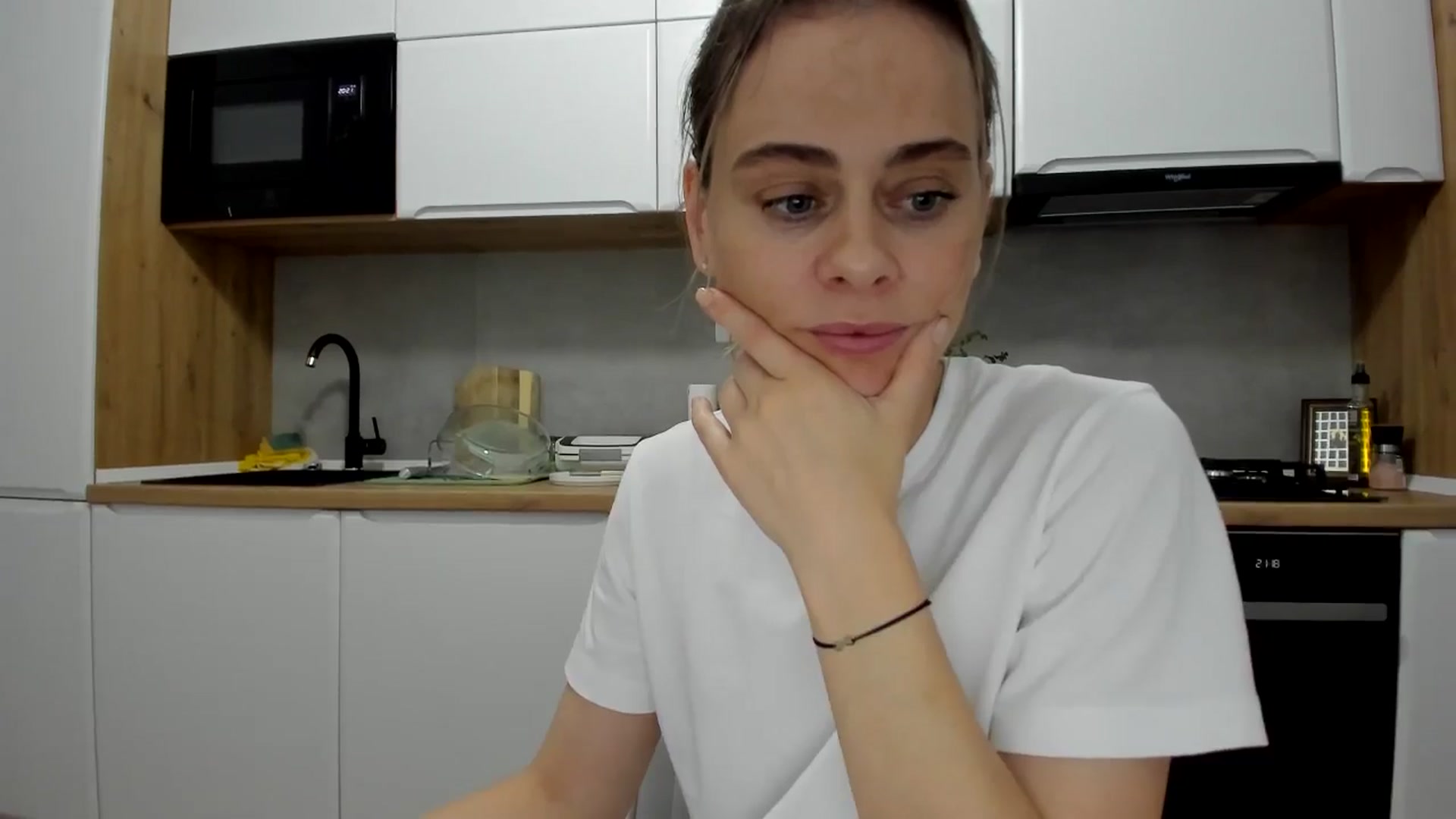 Gallery image thumbnail from DebbyPaige's myfreecams stream on, 05/18/2025, 18:44 image 9 of 20