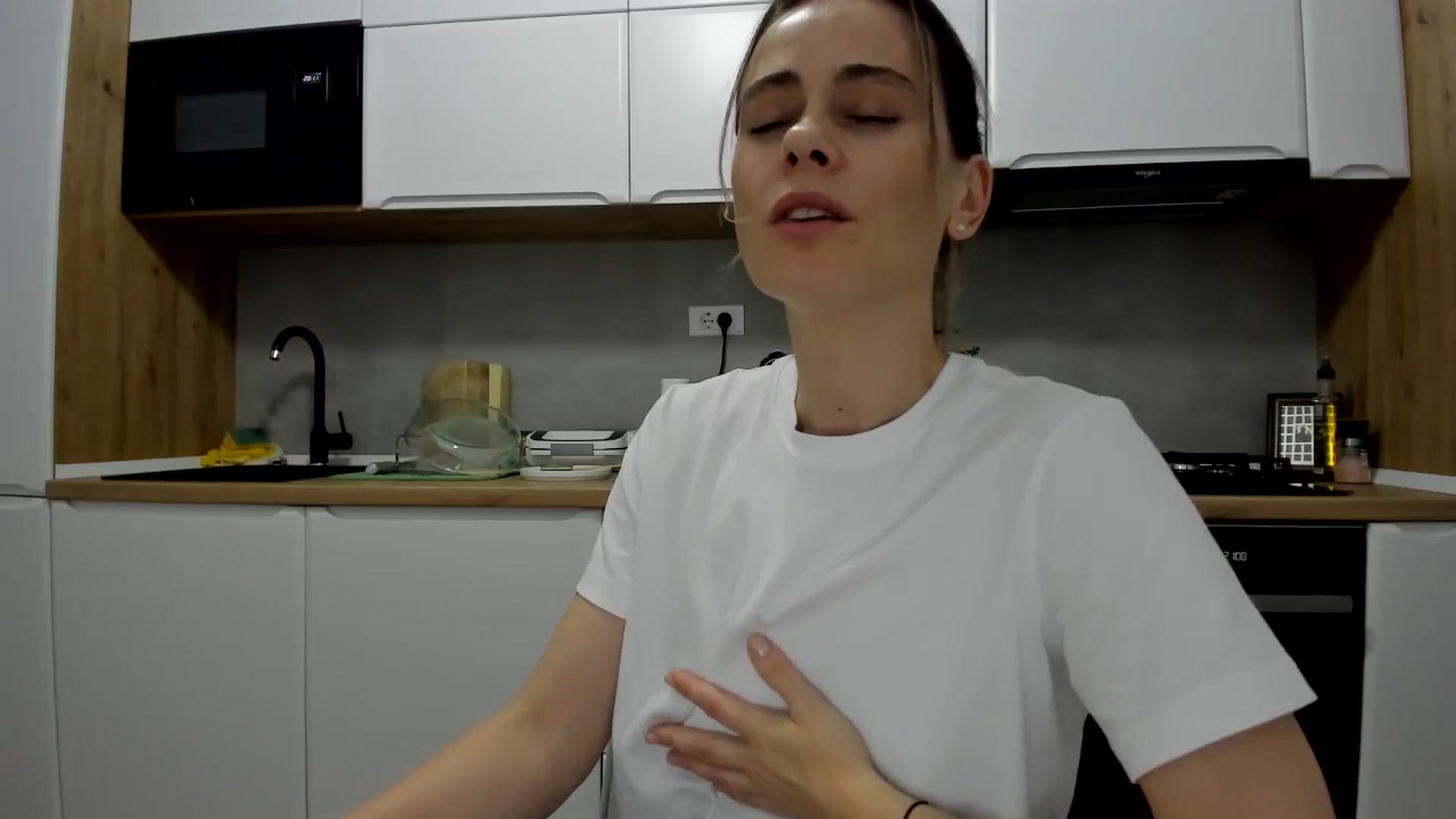 Gallery image thumbnail from DebbyPaige's myfreecams stream on, 05/18/2025, 18:44 image 4 of 20