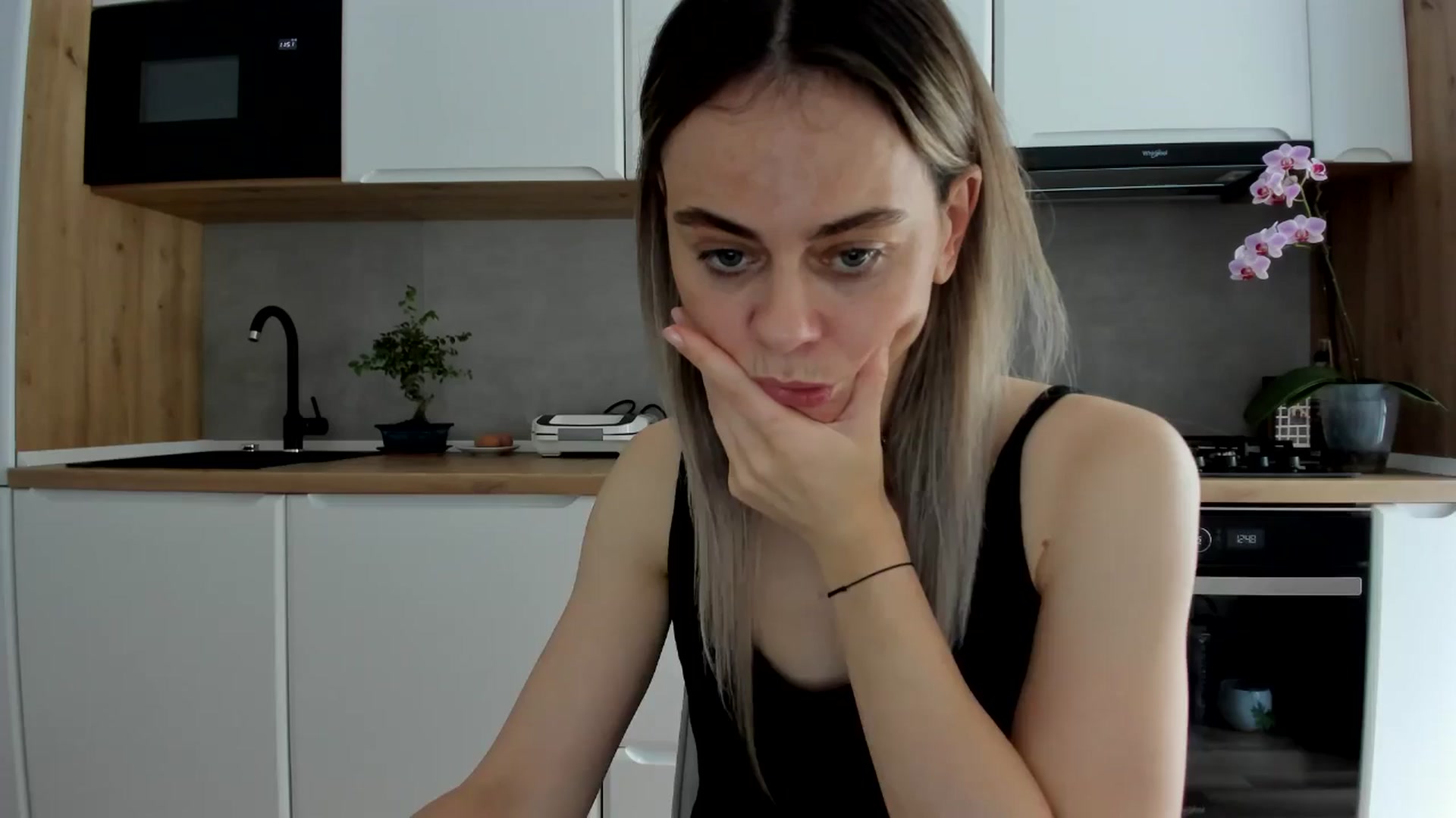 Gallery image thumbnail from DebbyPaige's myfreecams stream on, 05/19/2025, 10:53 image 14 of 20