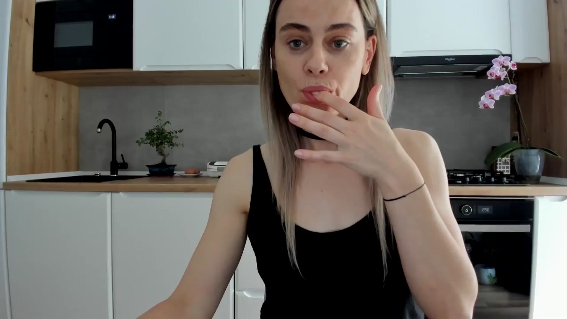 Gallery image thumbnail from DebbyPaige's myfreecams stream on, 05/19/2025, 10:53 image 15 of 20