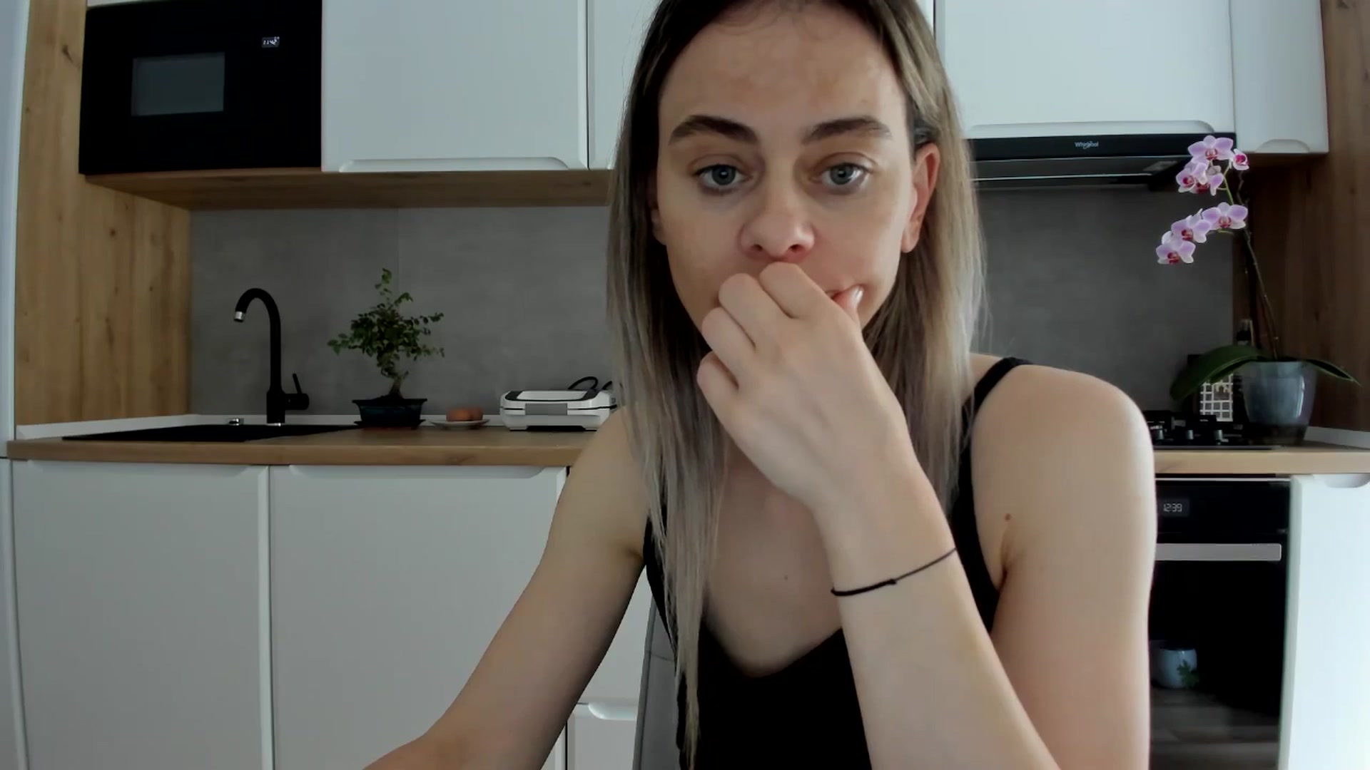 Gallery image thumbnail from DebbyPaige's myfreecams stream on, 05/19/2025, 10:53 image 13 of 20