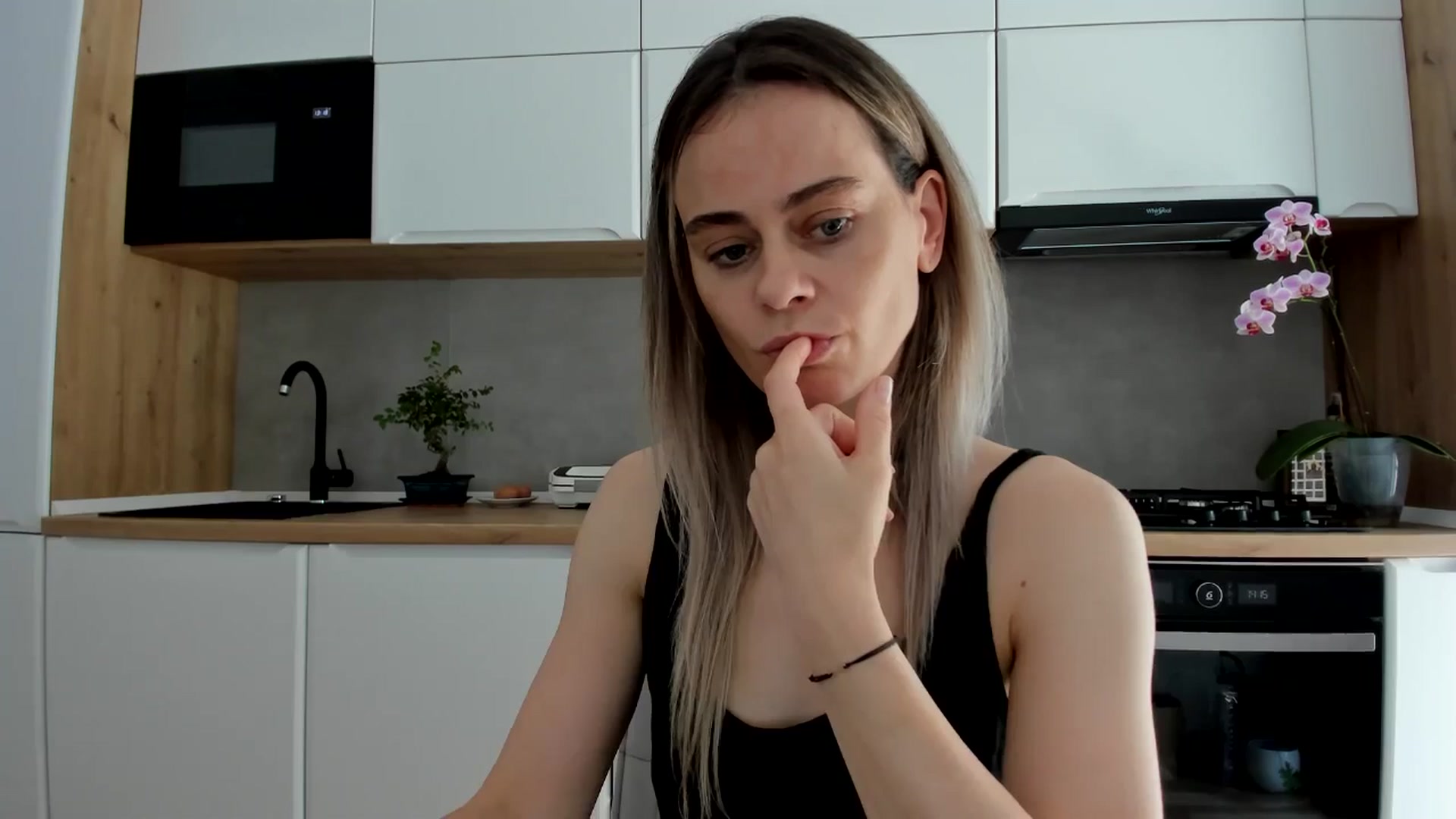 Gallery image thumbnail from DebbyPaige's myfreecams stream on, 05/19/2025, 11:22 image 15 of 20