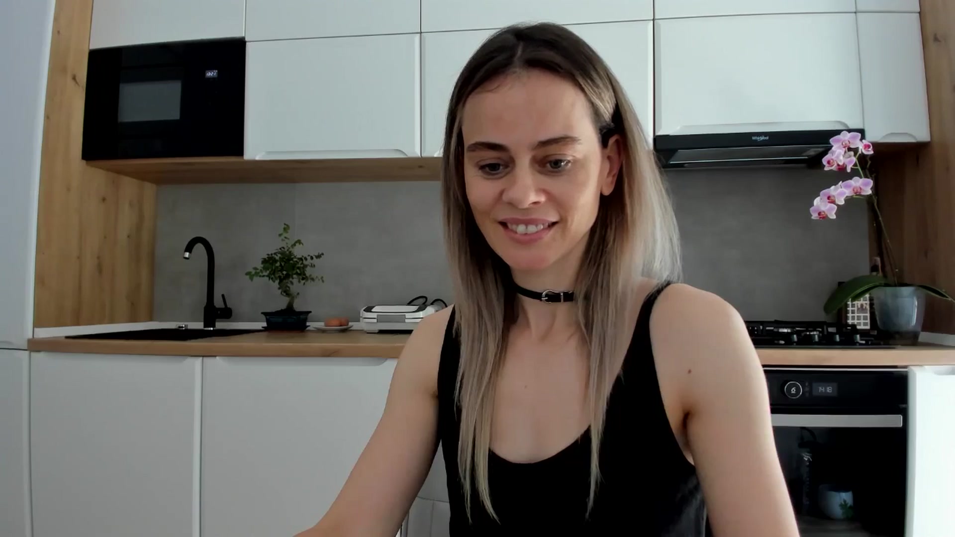 Gallery image thumbnail from DebbyPaige's myfreecams stream on, 05/19/2025, 11:22 image 18 of 20