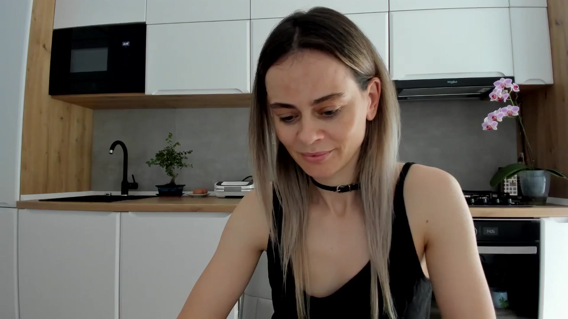 Gallery image thumbnail from DebbyPaige's myfreecams stream on, 05/19/2025, 11:22 image 6 of 20