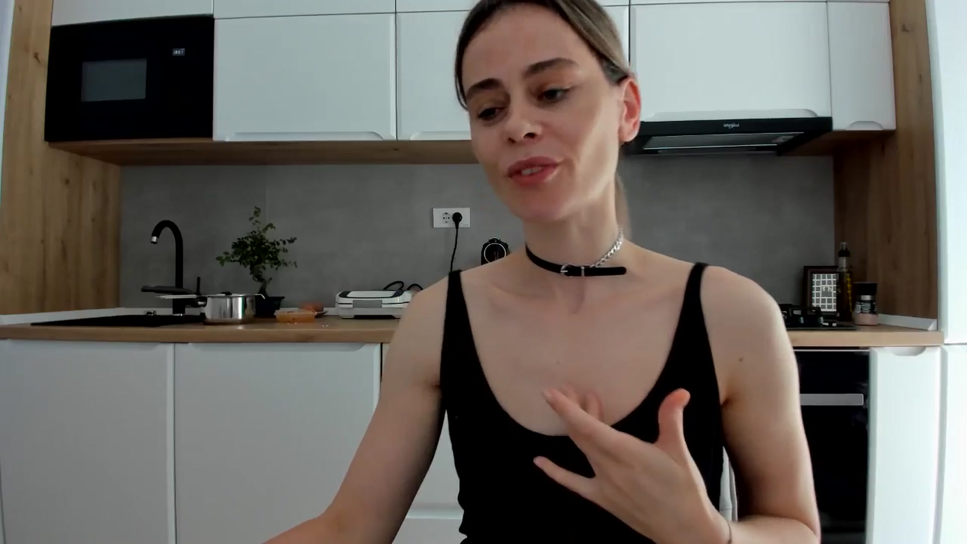 Gallery image thumbnail from DebbyPaige's myfreecams stream on, 05/19/2025, 12:20 image 7 of 20