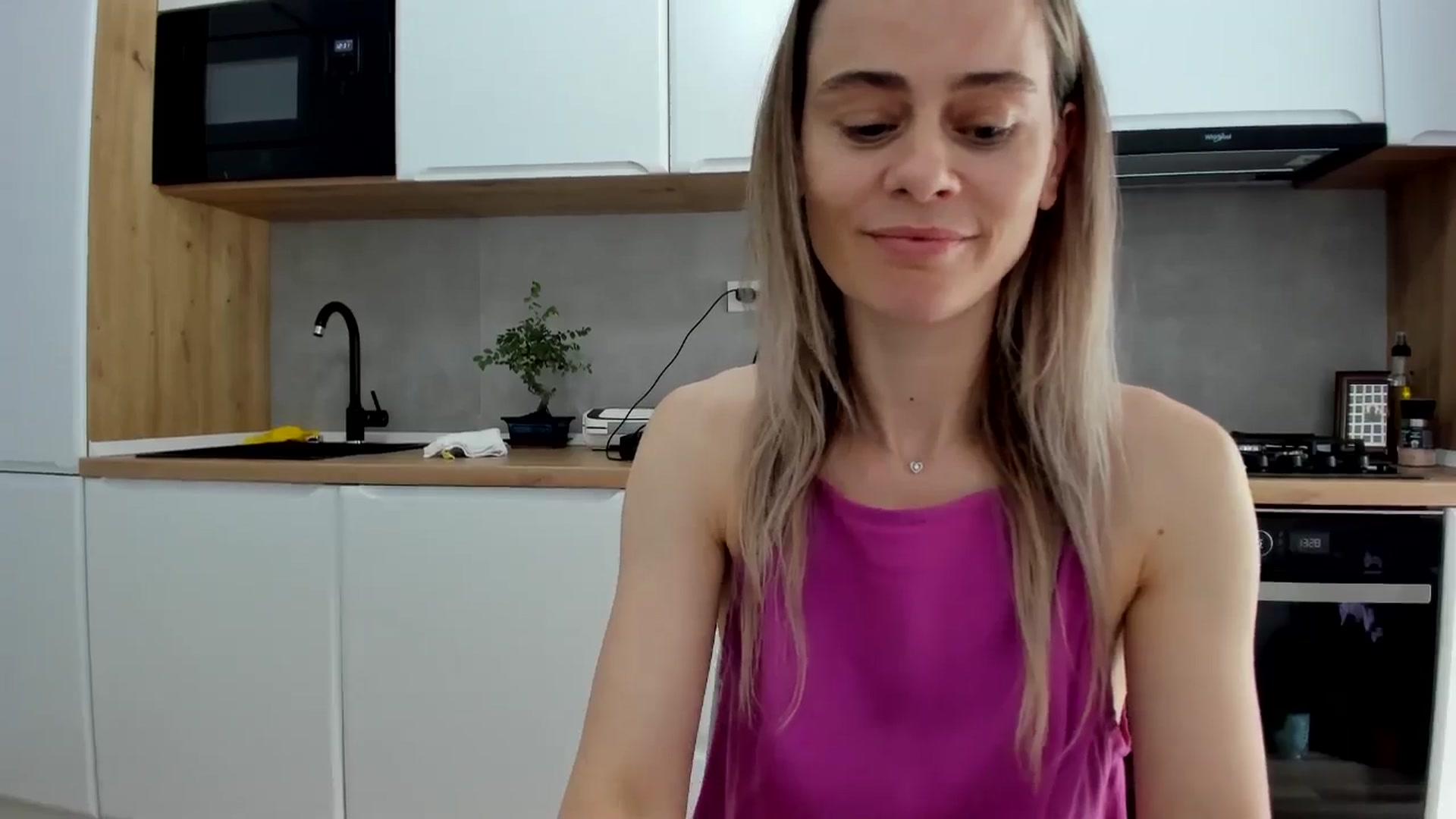 Gallery image thumbnail from DebbyPaige's myfreecams stream on, 05/21/2025, 11:17 image 17 of 20