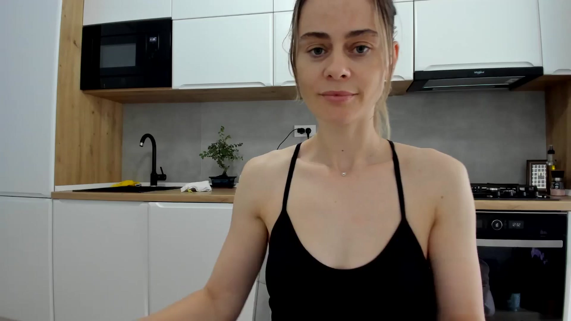 Gallery image thumbnail from DebbyPaige's myfreecams stream on, 05/21/2025, 11:17 image 12 of 20