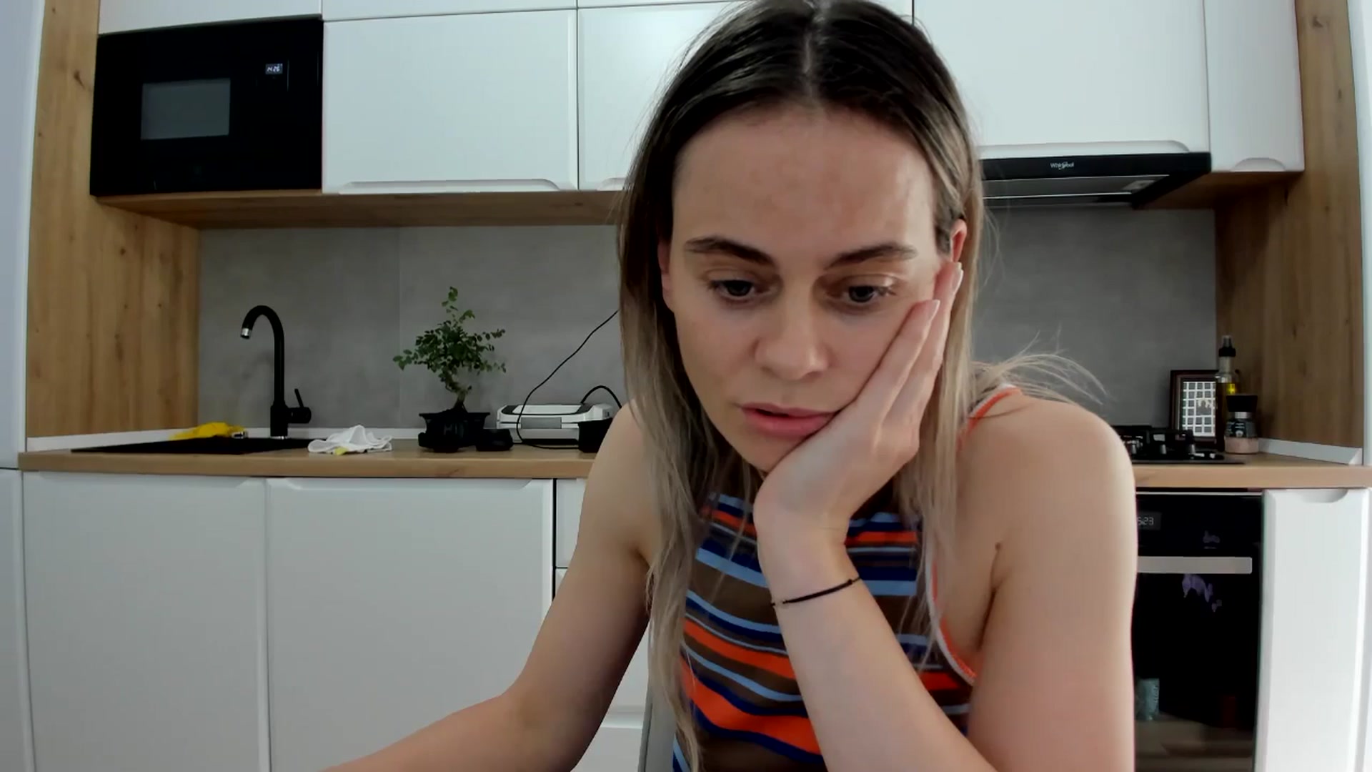 Gallery image thumbnail from DebbyPaige's myfreecams stream on, 05/21/2025, 12:38 image 9 of 20