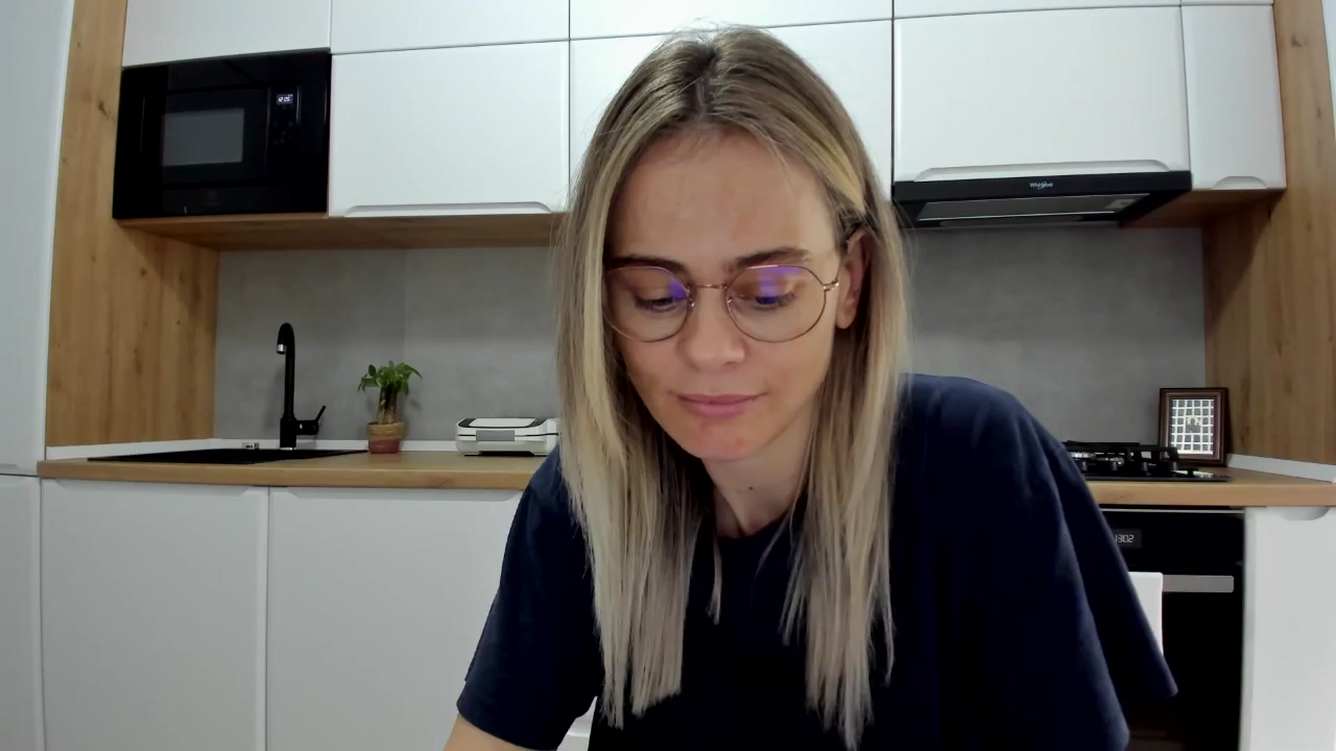 Gallery image thumbnail from DebbyPaige's myfreecams stream on, 05/26/2025, 11:13 image 11 of 20