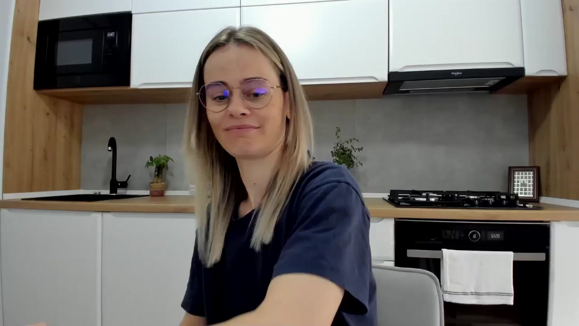 Gallery image thumbnail from DebbyPaige's myfreecams stream on, 05/26/2025, 11:13 image 6 of 20