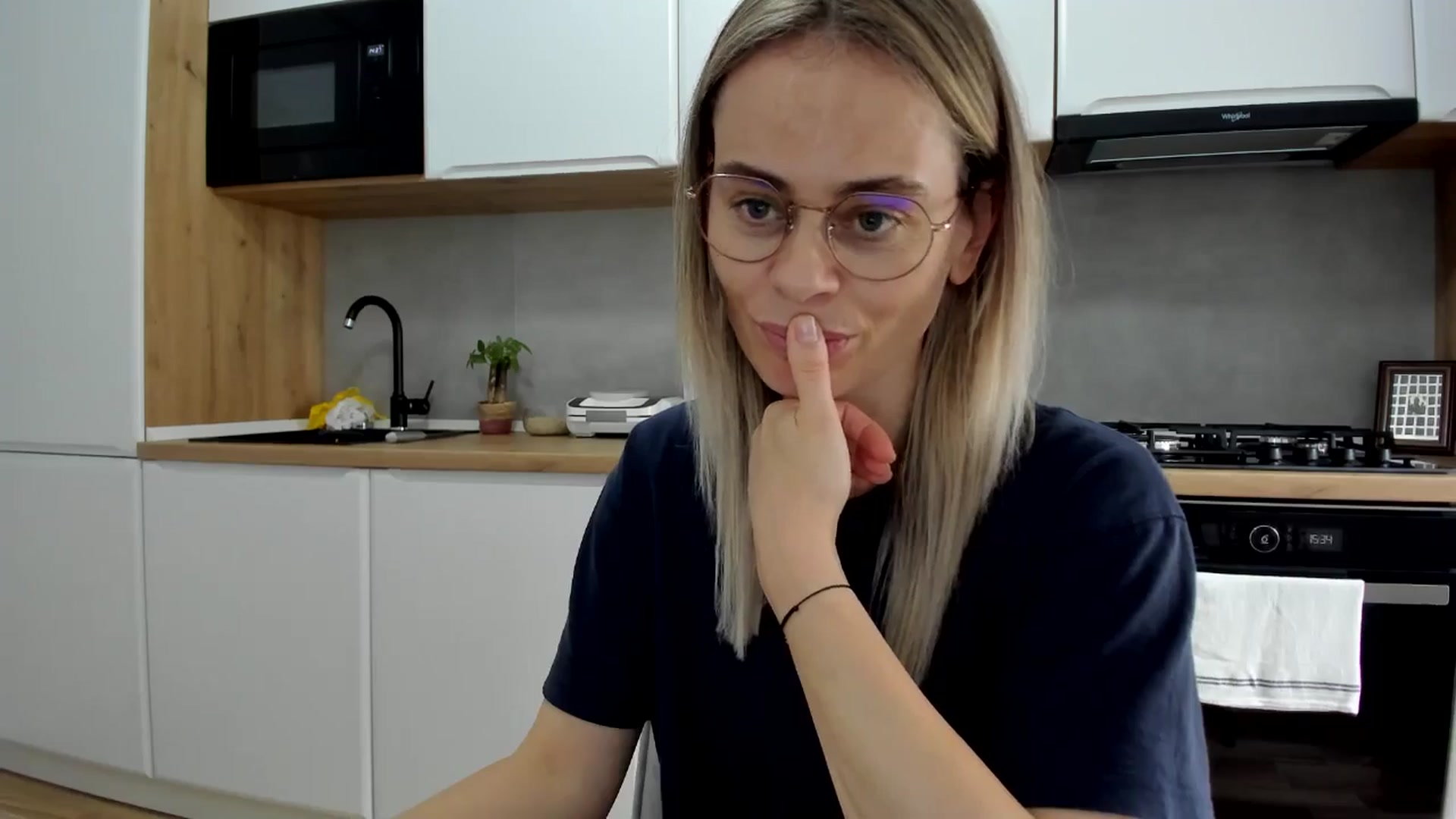 Gallery image thumbnail from DebbyPaige's myfreecams stream on, 05/26/2025, 13:03 image 10 of 20