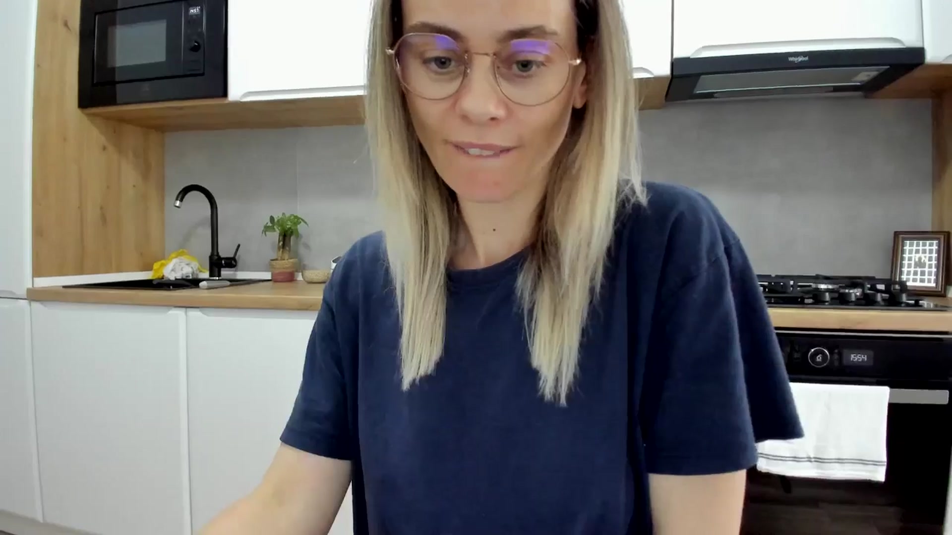 Gallery image thumbnail from DebbyPaige's myfreecams stream on, 05/26/2025, 13:03 image 18 of 20