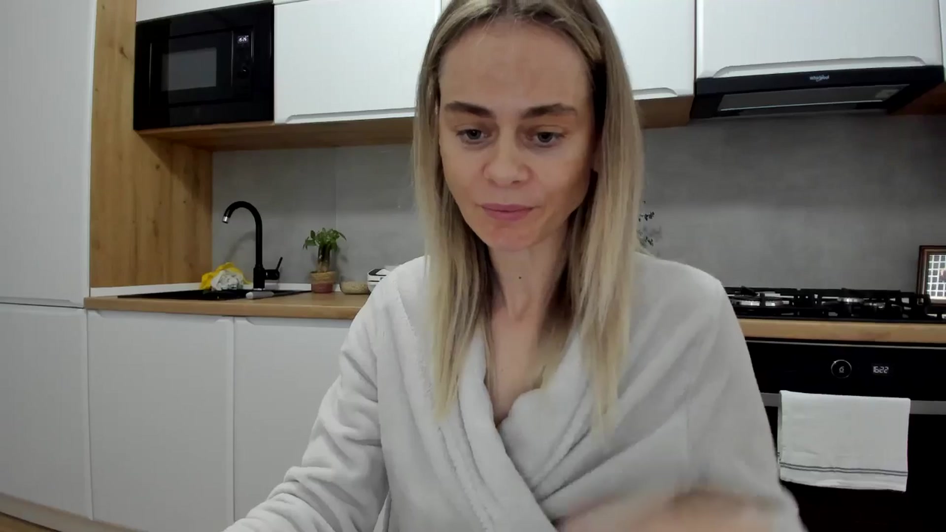 Gallery image thumbnail from DebbyPaige's myfreecams stream on, 05/26/2025, 13:28 image 13 of 20