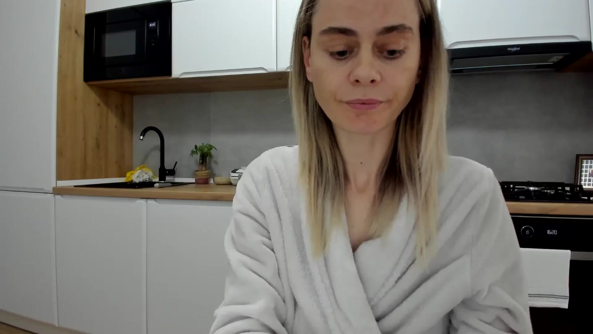Gallery image thumbnail from DebbyPaige's myfreecams stream on, 05/26/2025, 13:28 image 9 of 20