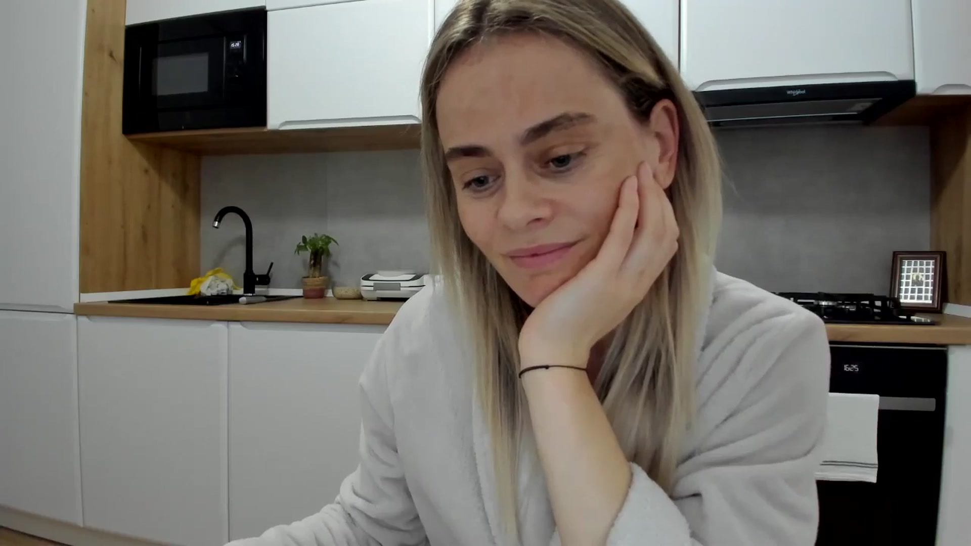 Gallery image thumbnail from DebbyPaige's myfreecams stream on, 05/26/2025, 13:28 image 17 of 20
