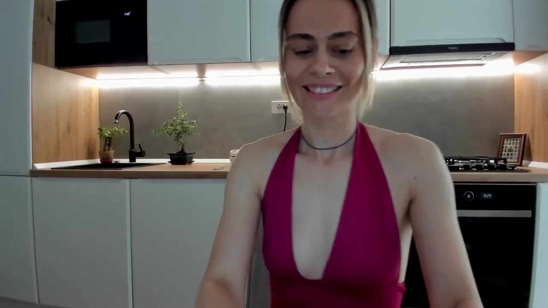 Gallery image thumbnail from DebbyPaige's myfreecams stream on, 05/28/2025, 13:19 image 4 of 20
