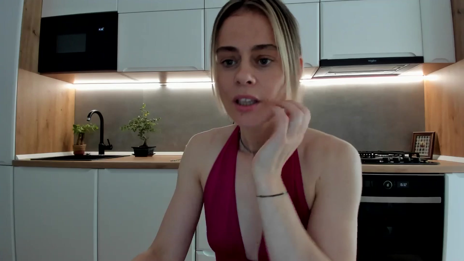 Gallery image thumbnail from DebbyPaige's myfreecams stream on, 05/28/2025, 14:05 image 7 of 20