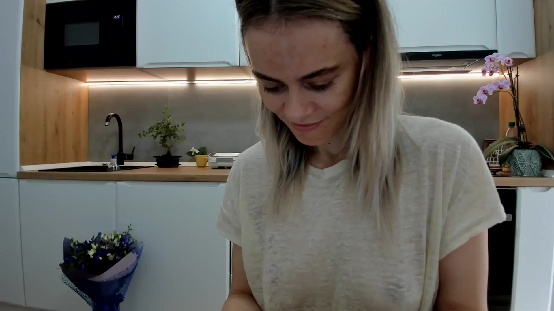 Gallery image thumbnail from DebbyPaige's myfreecams stream on, 05/30/2025, 10:35 image 8 of 20