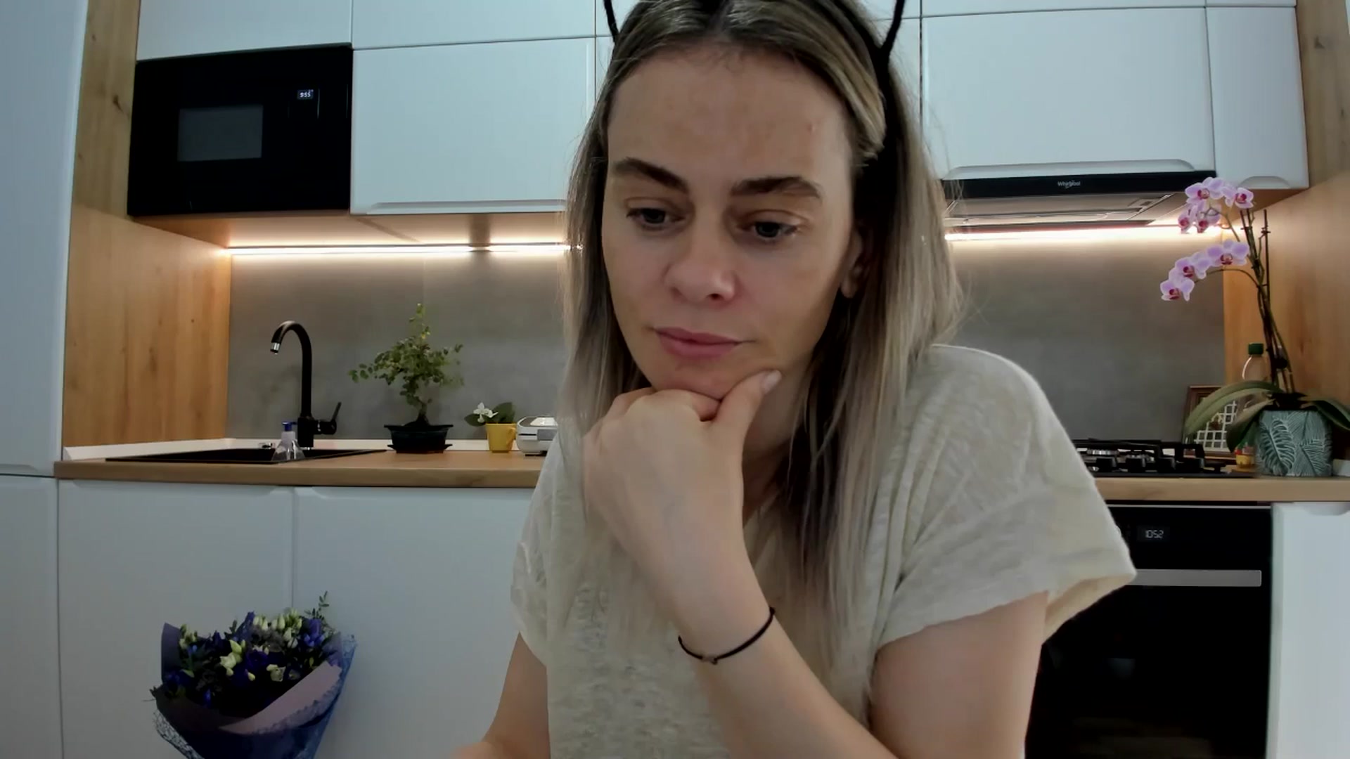 Gallery image thumbnail from DebbyPaige's myfreecams stream on, 05/30/2025, 10:35 image 5 of 20