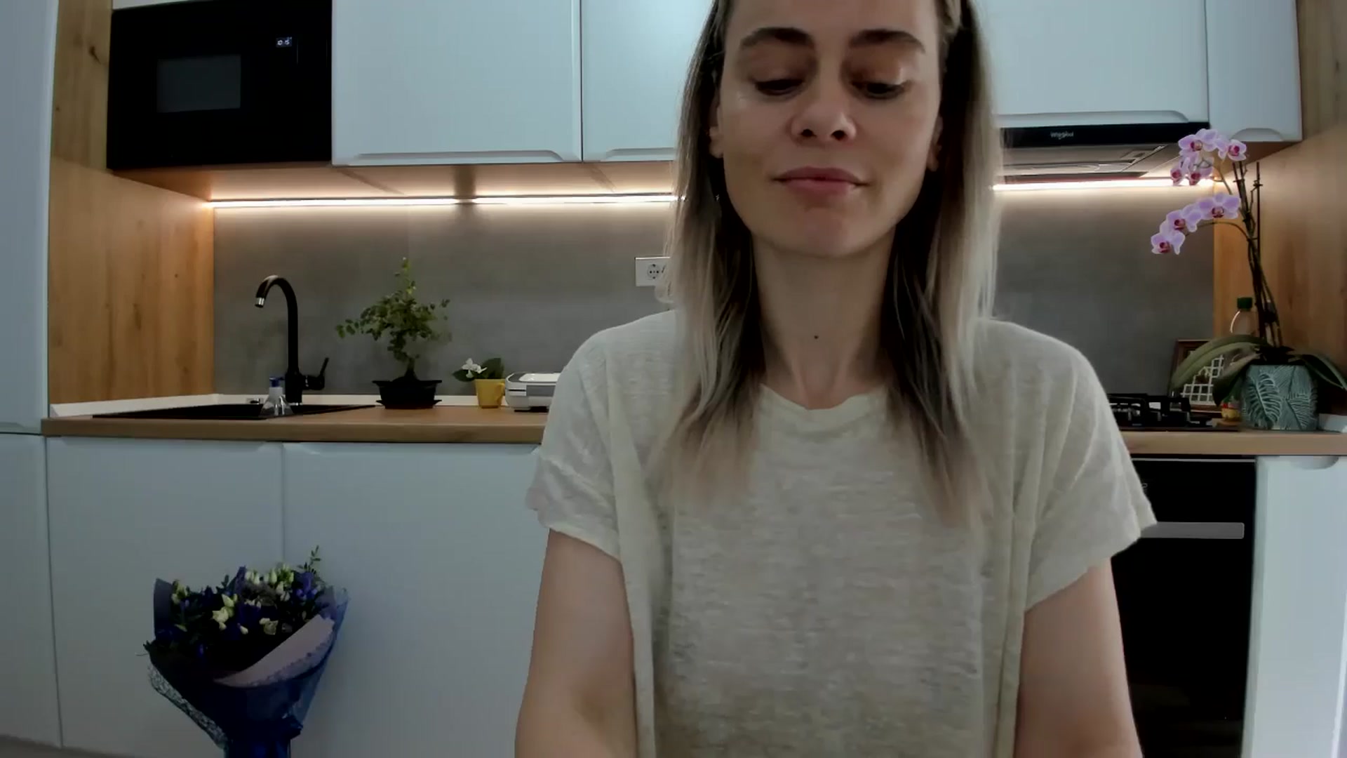 Gallery image thumbnail from DebbyPaige's myfreecams stream on, 05/30/2025, 10:35 image 7 of 20