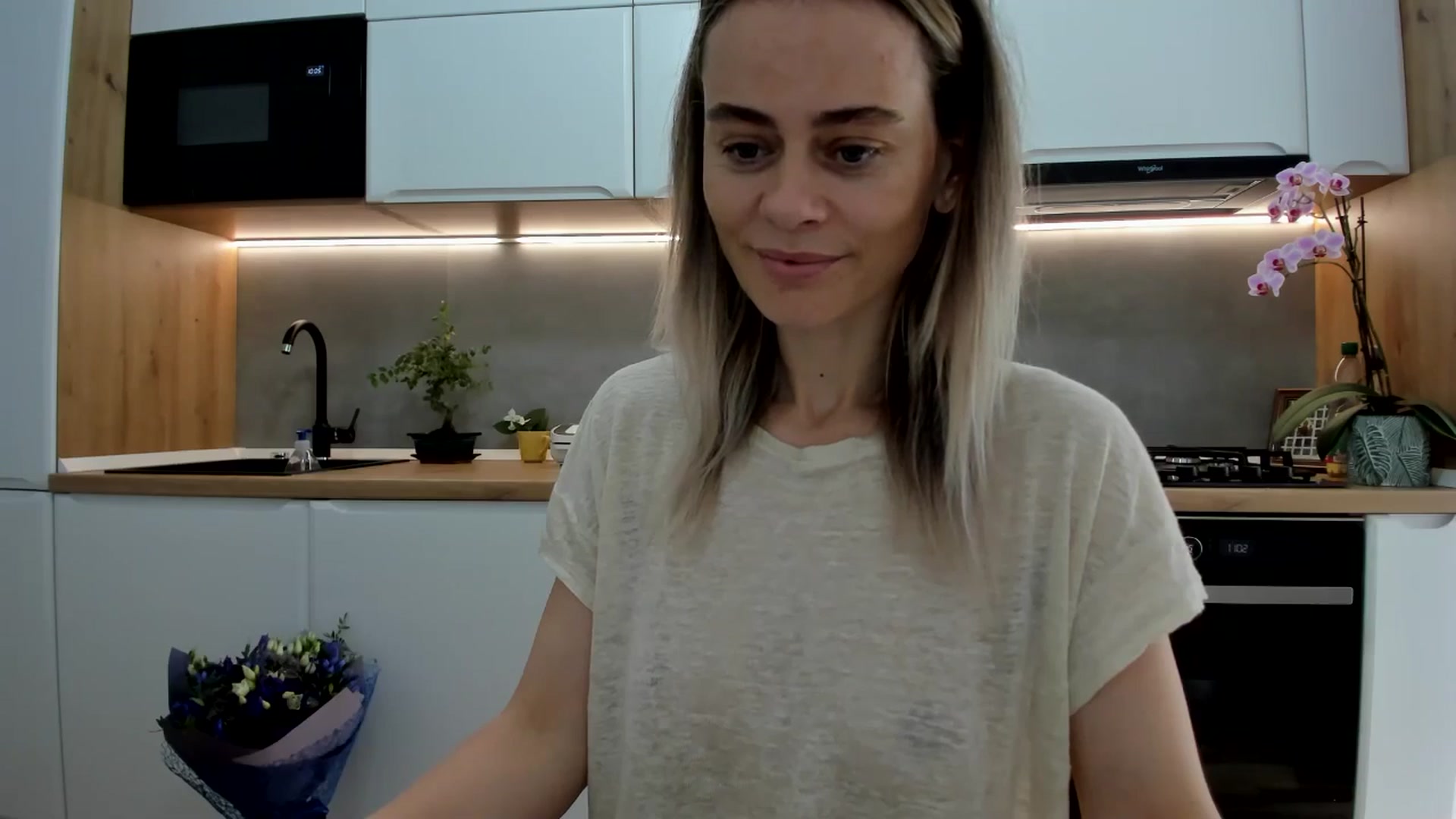 Gallery image thumbnail from DebbyPaige's myfreecams stream on, 05/30/2025, 10:35 image 6 of 20