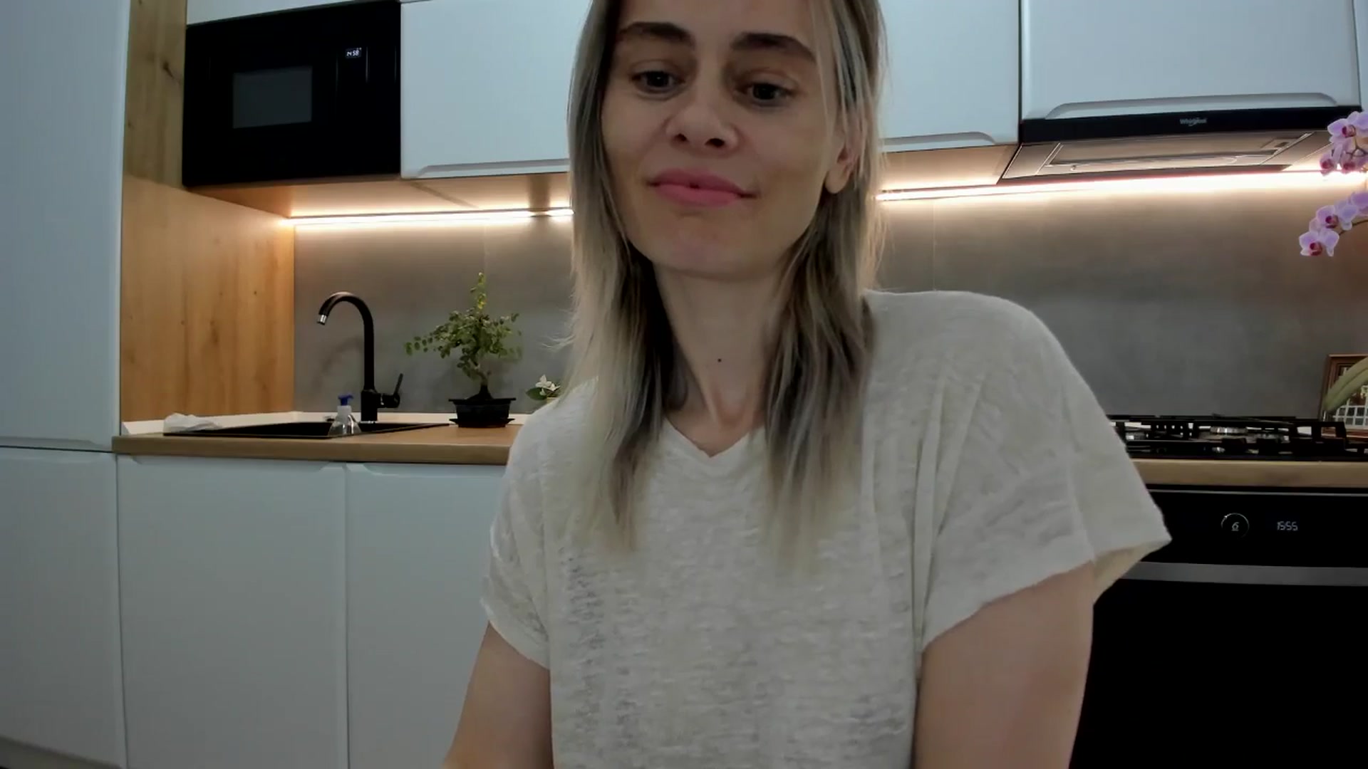 Gallery image thumbnail from DebbyPaige's myfreecams stream on, 05/30/2025, 13:12 image 17 of 20