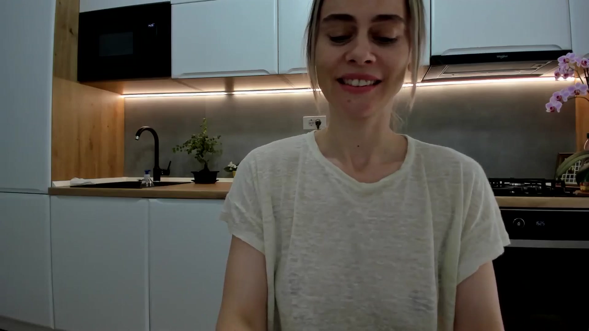Gallery image thumbnail from DebbyPaige's myfreecams stream on, 05/30/2025, 13:12 image 9 of 20