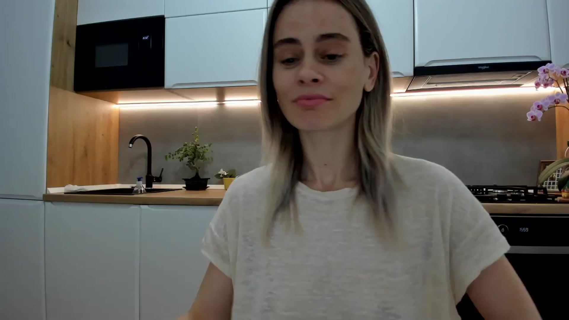 Gallery image thumbnail from DebbyPaige's myfreecams stream on, 05/30/2025, 13:12 image 18 of 20