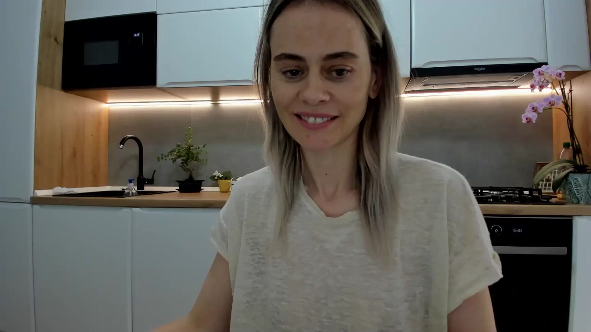 Gallery image thumbnail from DebbyPaige's myfreecams stream on, 05/30/2025, 14:12 image 1 of 20