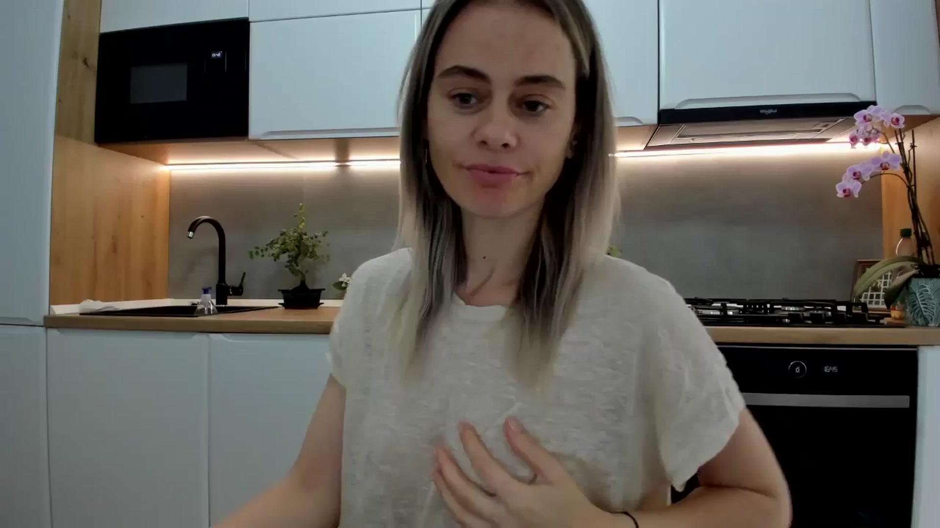 Gallery image thumbnail from DebbyPaige's myfreecams stream on, 05/30/2025, 14:12 image 9 of 20
