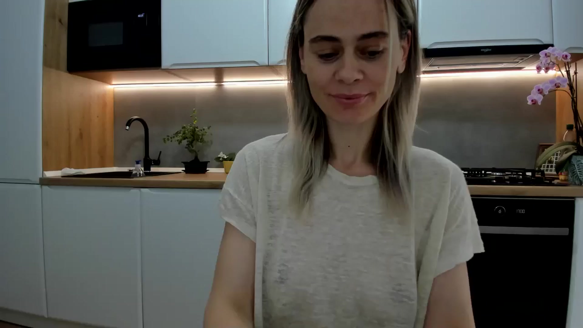Gallery image thumbnail from DebbyPaige's myfreecams stream on, 05/30/2025, 14:12 image 17 of 20